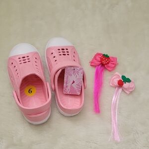 NWT Bundle Tommy Bahama Pink Clogs with Bow Accessories. Size 9 For Girls.